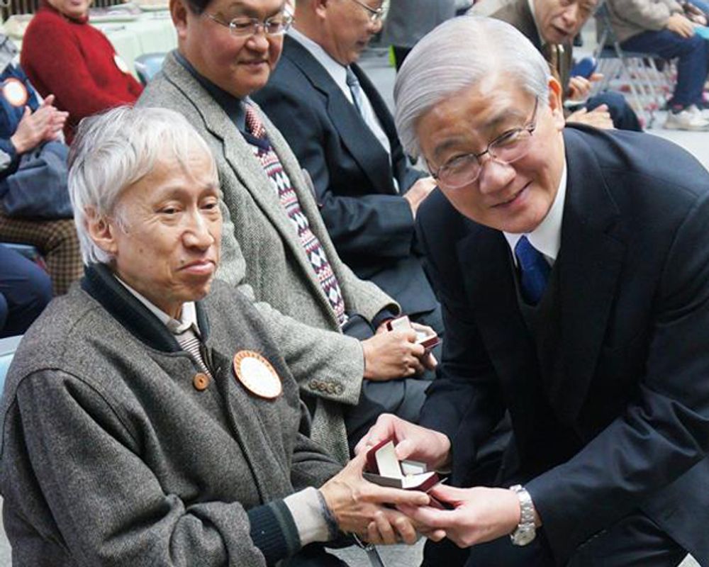 楊校長頒贈本校名譽教授、卸任行政主管、退休人員暨績優人員獎牌-封面圖