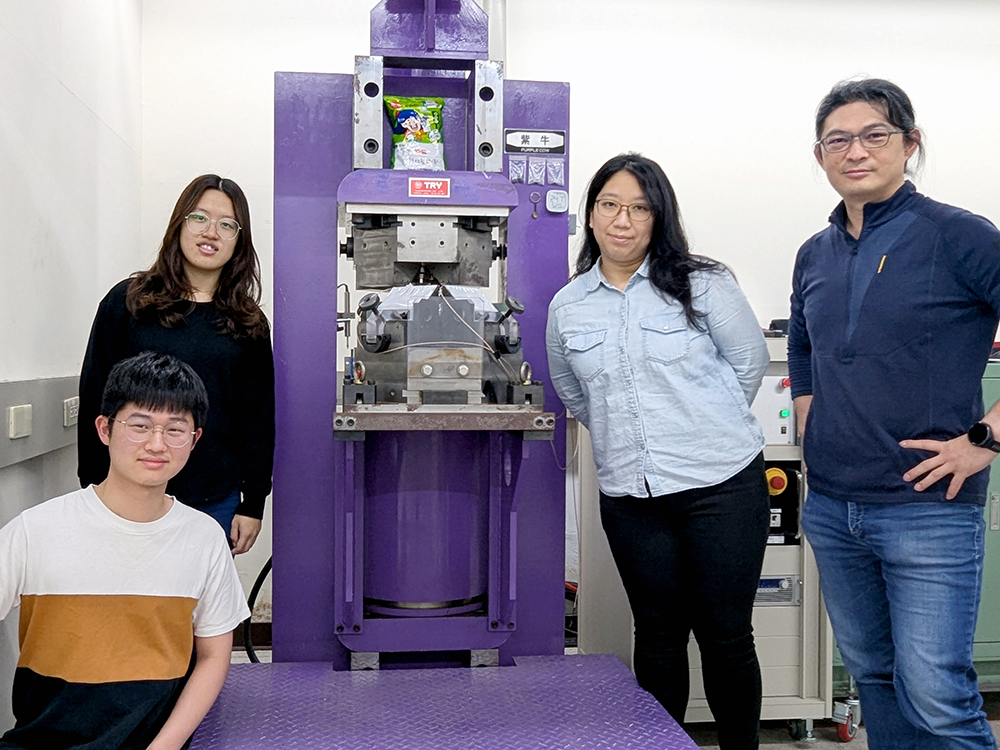 壓力「攪亂」電荷秩序：新穎機能性材料中的電荷非晶化-封面圖