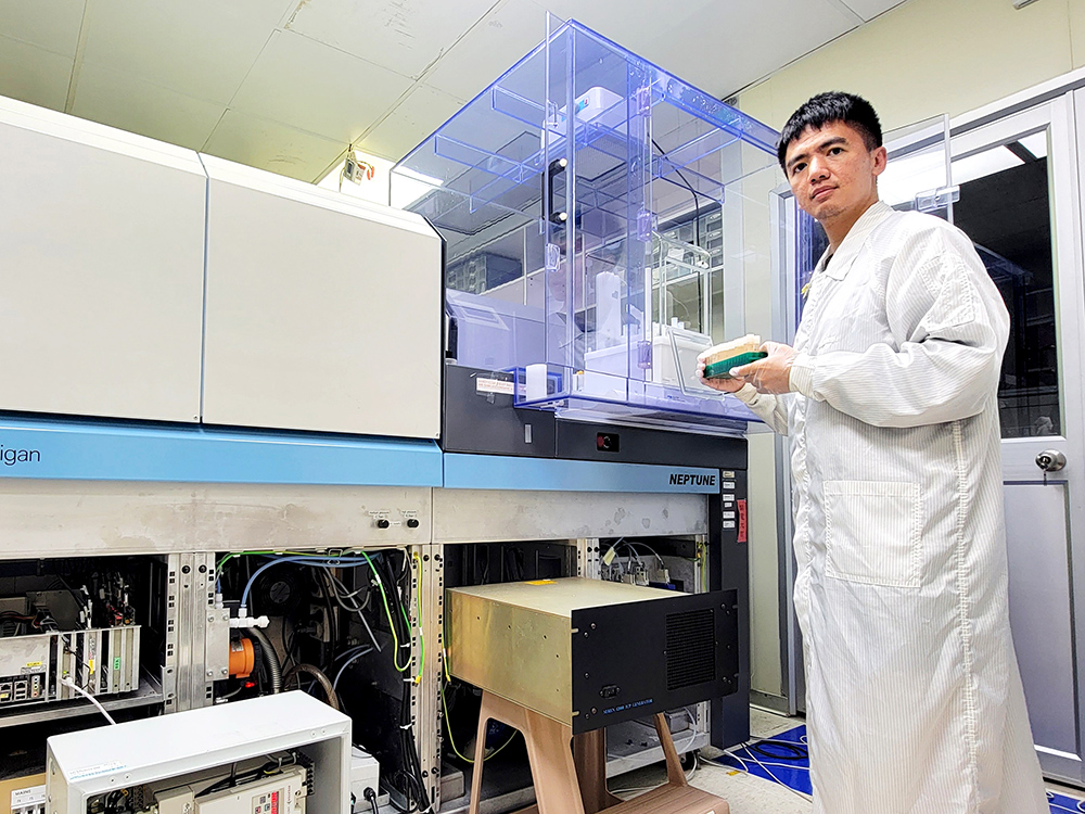 臺大團隊精準改寫鈾-234半衰期 開啟地球與人類史測年新紀元-封面圖